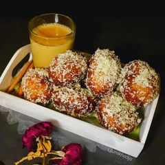 A picture of Salwaa's Koeksisters.