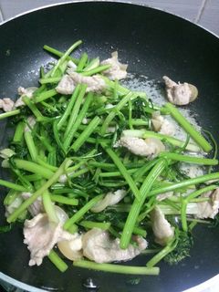 Hình của món Thịt bò xào cần.