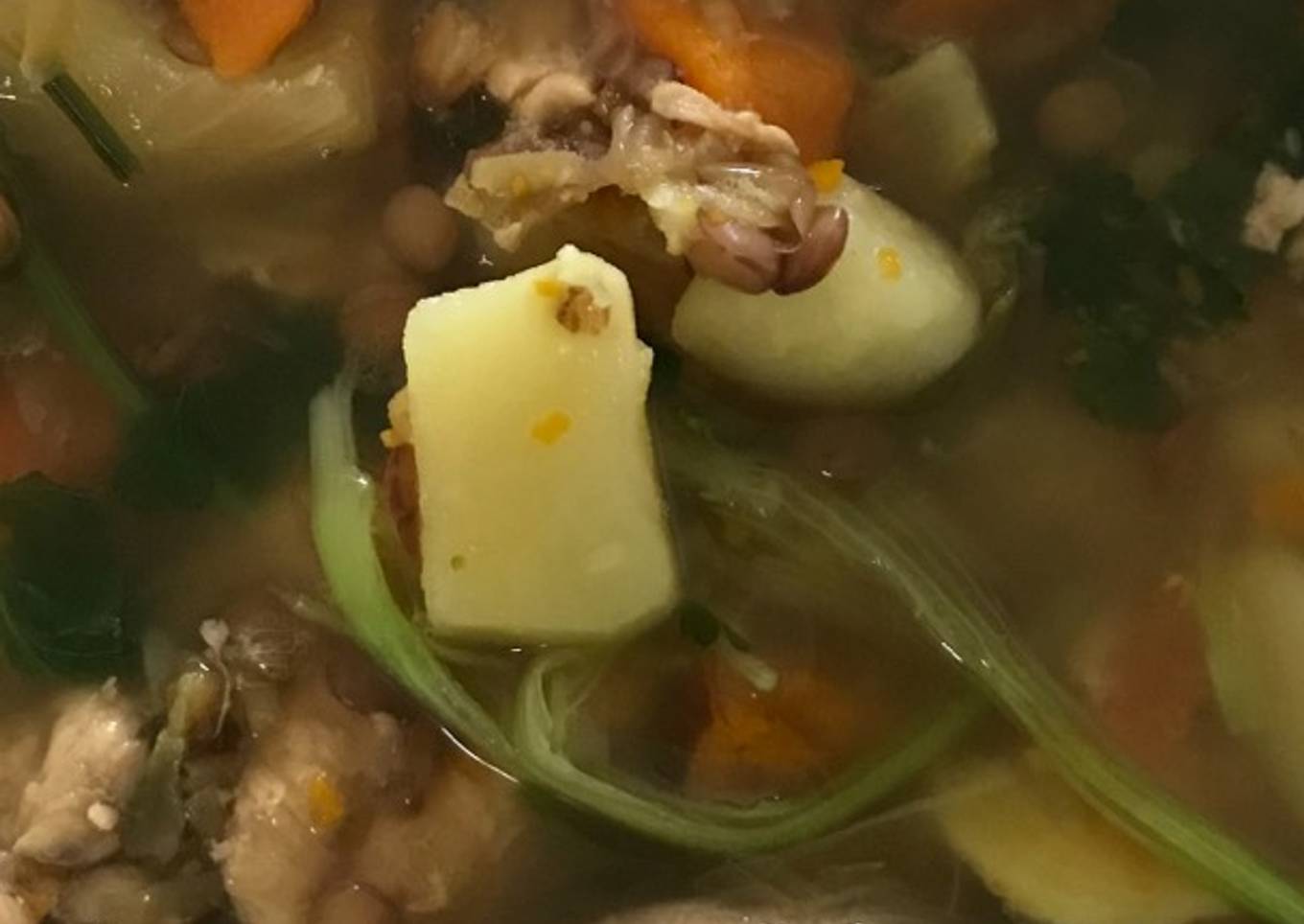Sopa de lentejas con pollo