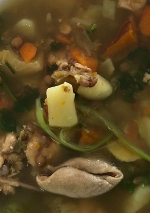 Una foto de Sopa de lentejas con pollo