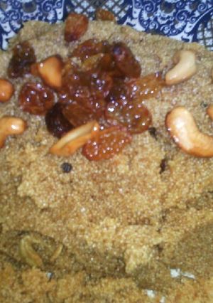 A picture of Jaggery rava kesari.