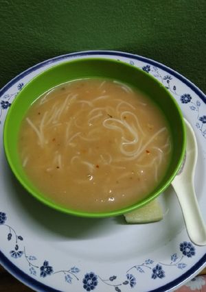 চিকেন নুডলস স্যুপ রেসিপির প্রধান ছবি