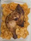 Perna de frango assada com massa