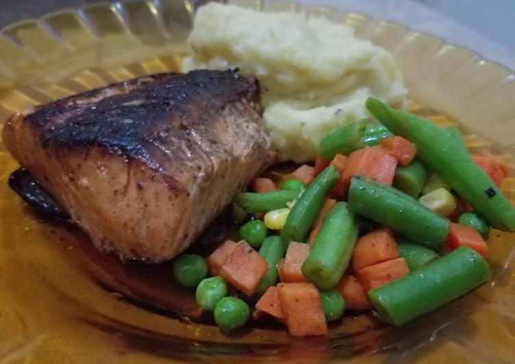 Grilled Salmon with Mashed Potato