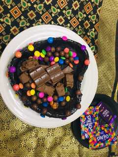 ચોકલેટ પીનાટા કેક (Chocolate Pinata Cake Recipe In Gujarati) રેસીપી મુખ્ય ફોટો