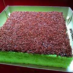 A picture of Bolu pandan kukus.
