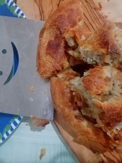 O poză a rețetei Plăcintă cu praz în foi făcute acasă.