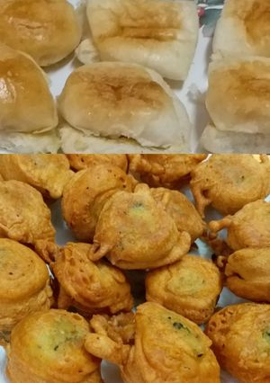 A picture of Vada Pav.