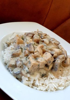 Tárkonyos gombás csirkeragu recept fotója