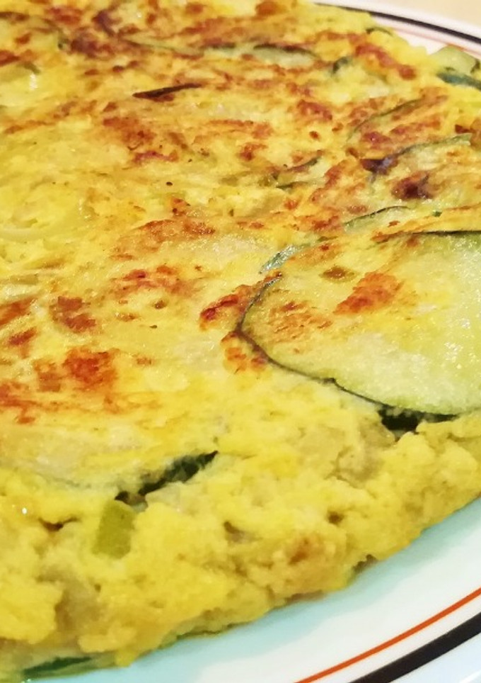 Una foto de Tortilla de calabacín y ajetes