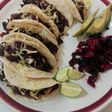 Tacos de flor de jamaica y carne seca