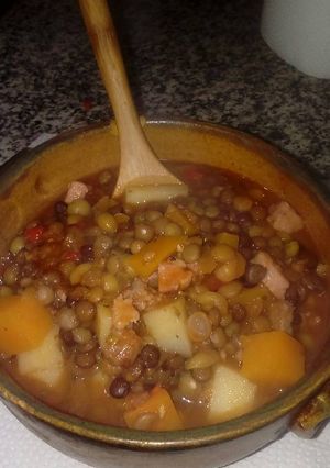 Una foto de Guiso de lentejas popurrî
