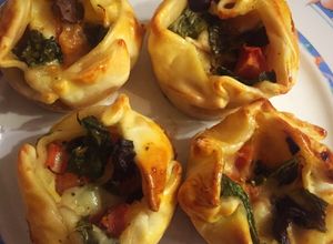 Una foto de Empanadas caprese