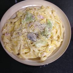 A picture of Really easy creamy pasta. :).