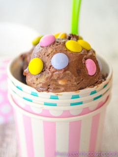 Una foto de Helado de chocolate y lacasitos