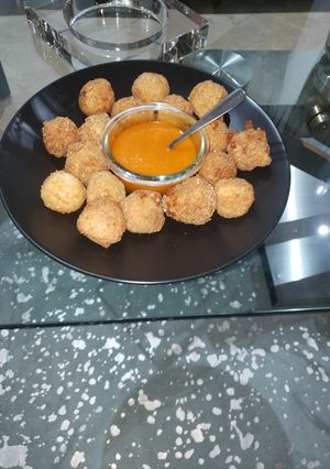 Una foto de Bolitas de risotto y mozzarella