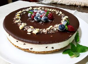 Foto di Cheesecake al mascarpone, panna e ganache al cioccolato