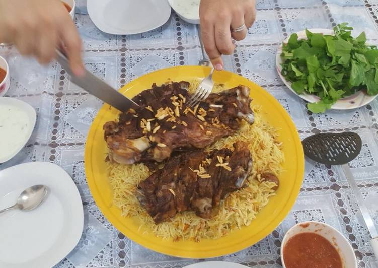 كتف خروف مشوي مع رز