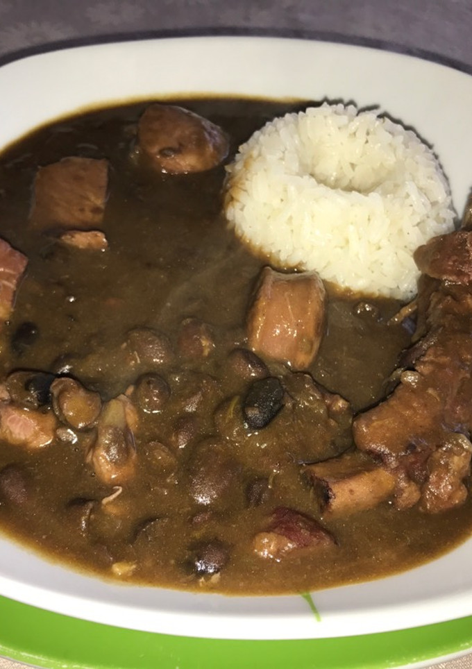 Una foto de Feijoada brasileira a mi modo