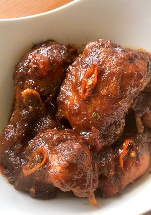 A picture of Sweet Soy Sauce Chicken.