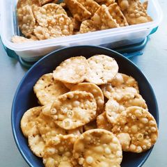 Crispy deep fried Maida Rava Farsi Puri A picture of Crispy deep fried Maida Rava Farsi Puri.