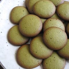 A picture of Matcha ‘Langues de Chat’ Biscuits.