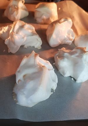 A picture of Meringue with Hand Mixer.