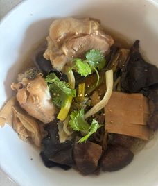 móng giò hầm măng