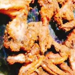 A picture of Kfc style chicken wings.