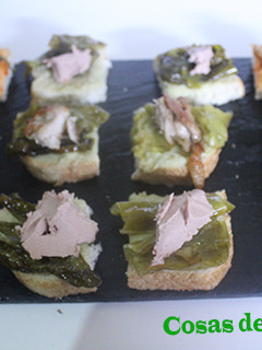 Una foto de Pan con pollo y foie gras