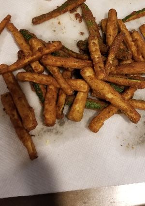 A picture of Zucchini Fries w/ lemon aoili.