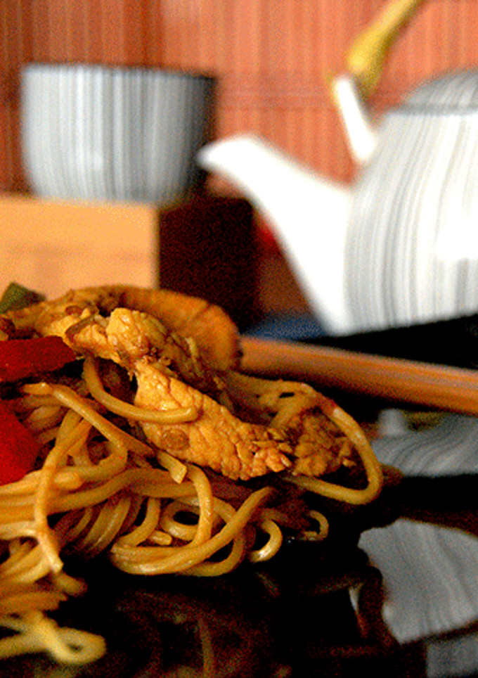 Una foto de Wok de Noodles con verdura y pollo