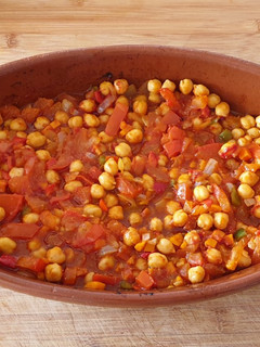 Una foto de Garbanzos al horno con verduras
