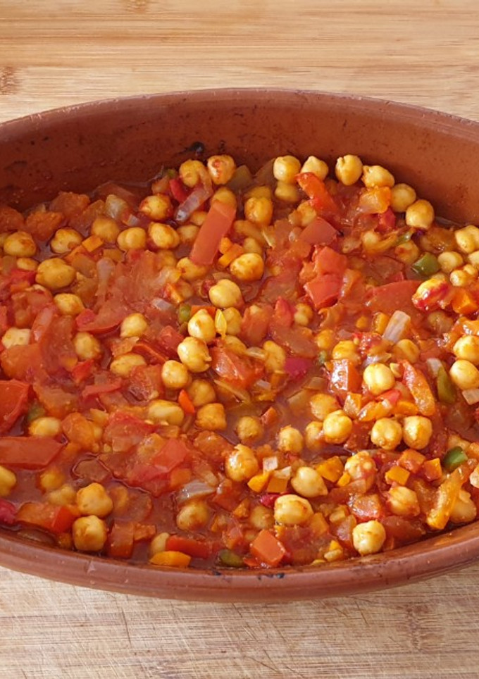Una foto de Garbanzos al horno con verduras