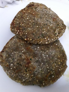 Una foto de Hamburguesas veganas de quinoa al curry