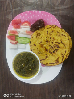 सरसों का साग और मक्की दी रोटी (Sarson ka saag aur makki di roti recipe in Hindi) रेसिपी मुख्य फोटो