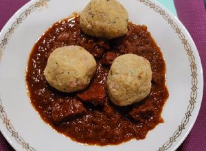 Foto di Goulash con canederli allo speck
