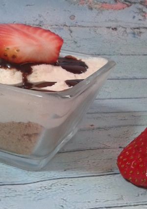 A picture of Cheese cake on cups.