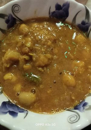 A picture of Sambar Chole Potato Curry.