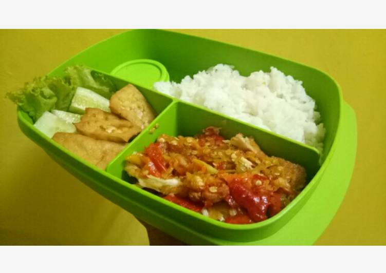 Bekal suami (Ayam geprek)