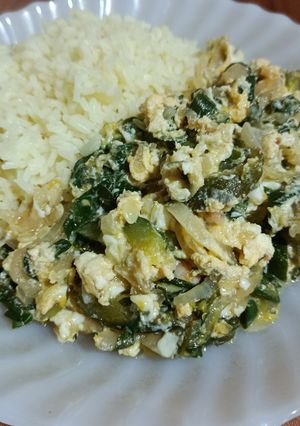 Una foto de Huevos Revueltos con Acelga y Zucchini