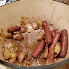 A picture of Beer sausage taters.