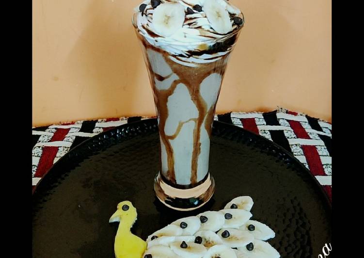 How to Make Quick Banana Chocolate milkshake 🍌 🍫🍹🥰