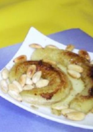 Une photo de Banane caramélisée aux amandes grillées