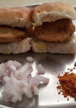 A picture of Vada Pav.