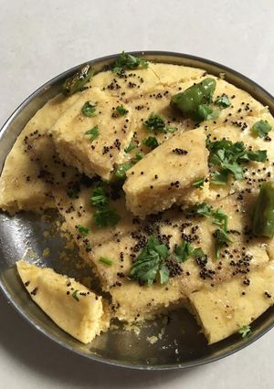 ઇન્સ્ટન્ટ ખમણ ઢોકળા (Instant Khaman Dhokla Recipe In Gujarati) રેસીપી મુખ્ય ફોટો
