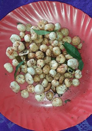 কারিপাতা মখানা(curry pata makhana recipe in Bengali) রেসিপির প্রধান ছবি