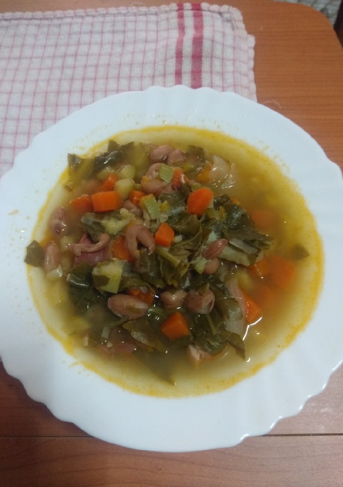 Una foto de Potaje de acelgas, judías pintas y verduras en olla presión
