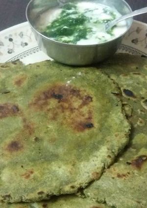 बथुआ पराठा (Bathua paratha recipe in hindi) रेसिपी मुख्य फोटो