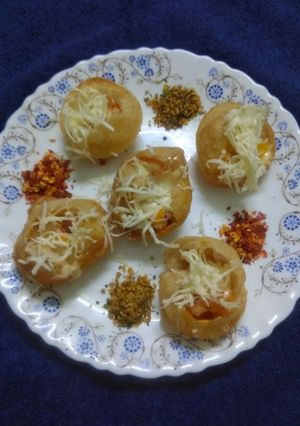 A picture of Pizza panipuri.